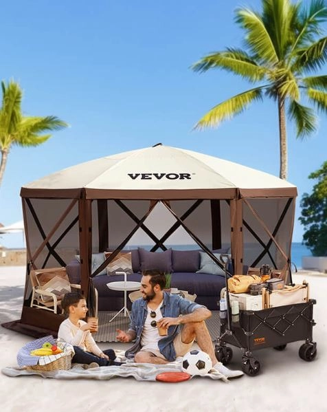 Ο πατέρας με τον γιο του κατασκηνώνουν στην παραλία