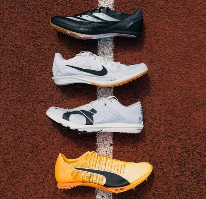 Παπούτσια για τρέξιμο διαφόρων εμπορικών σημάτων και χρωμάτων