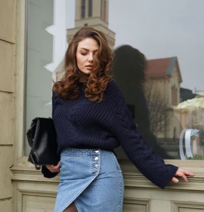 Mohito γυναίκα σε jeans φούστα