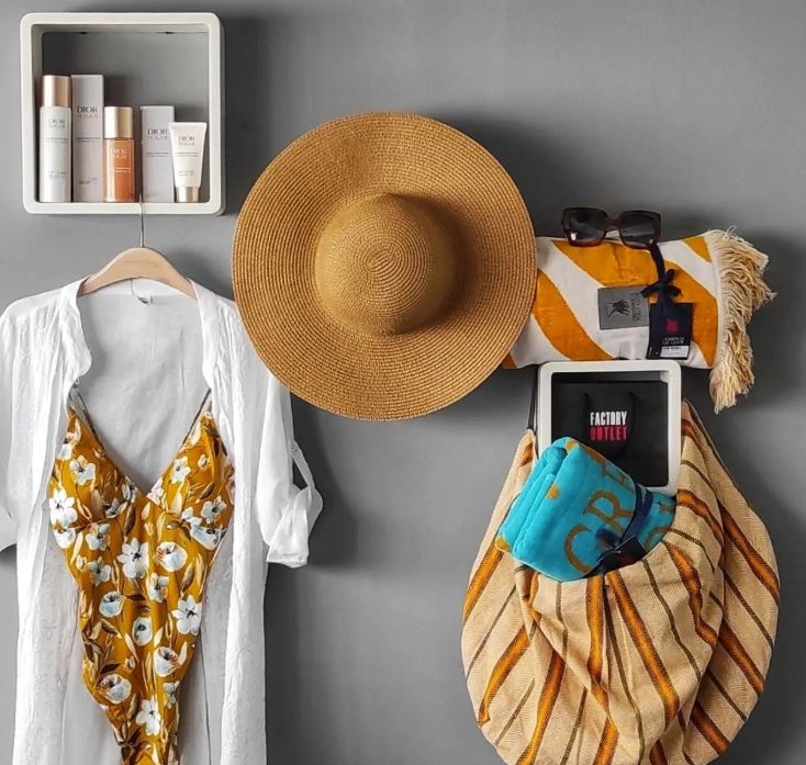 Καλοκαιρινό σετ - πουκάμισο, καπέλο, μαγιό, πετσέτα, καλλυντικά