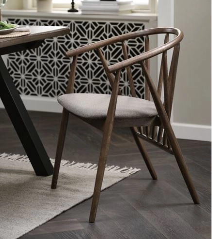 Καρέκλα τραπεζαρίας σκούρα δρυς/ύφασμα σκούρο άμμου